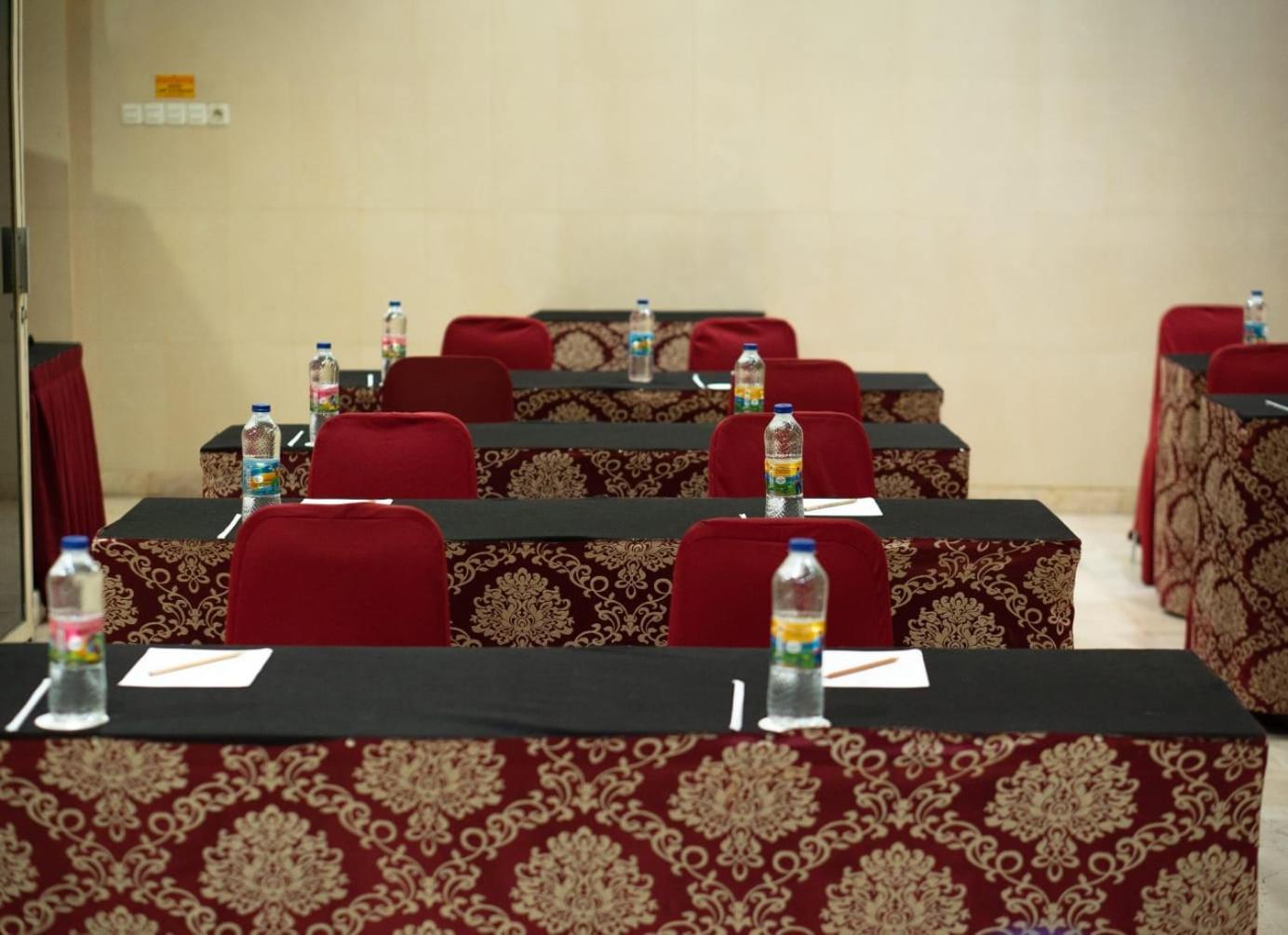 Hotel Indah Palace Джокьякарта Экстерьер фото