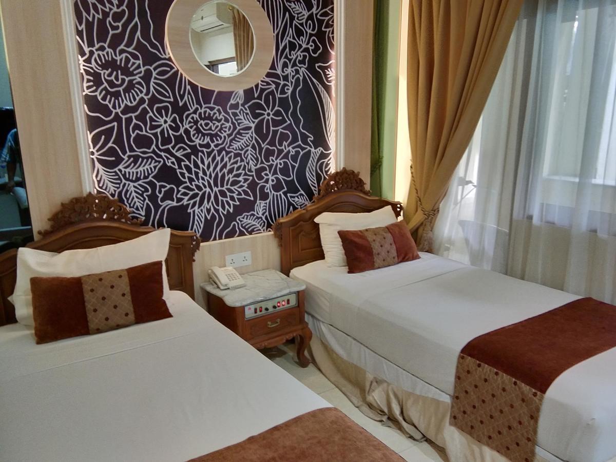 Hotel Indah Palace Джокьякарта Экстерьер фото