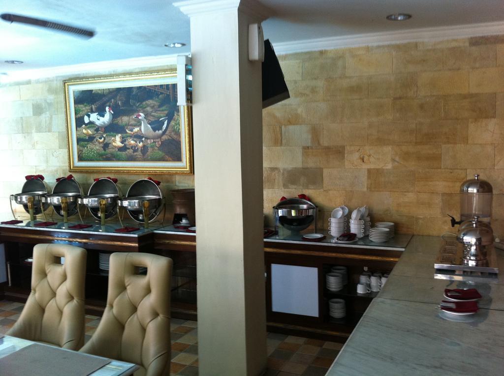 Hotel Indah Palace Джокьякарта Экстерьер фото
