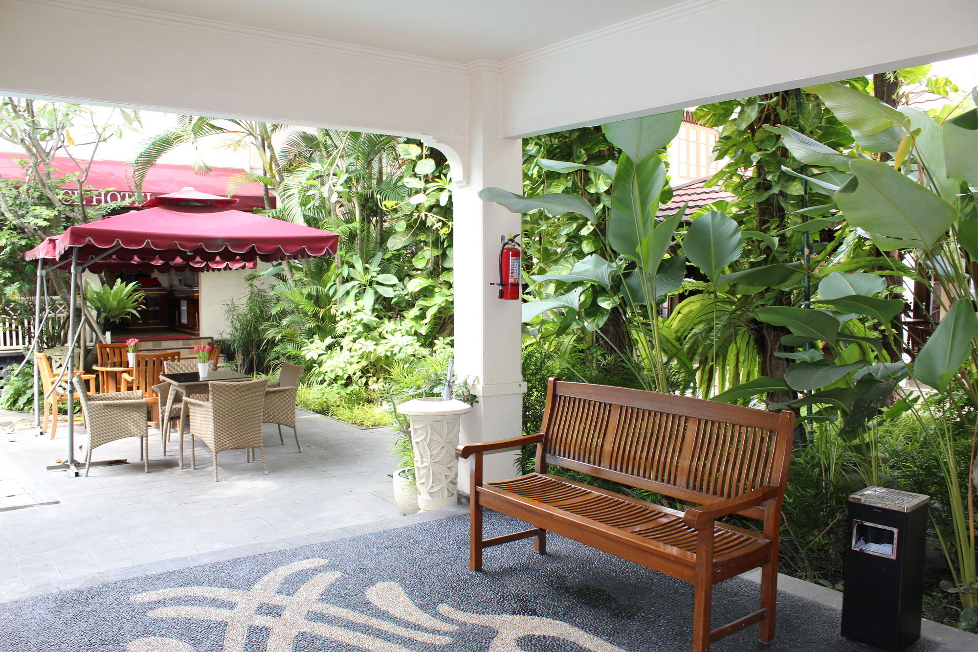 Hotel Indah Palace Джокьякарта Экстерьер фото
