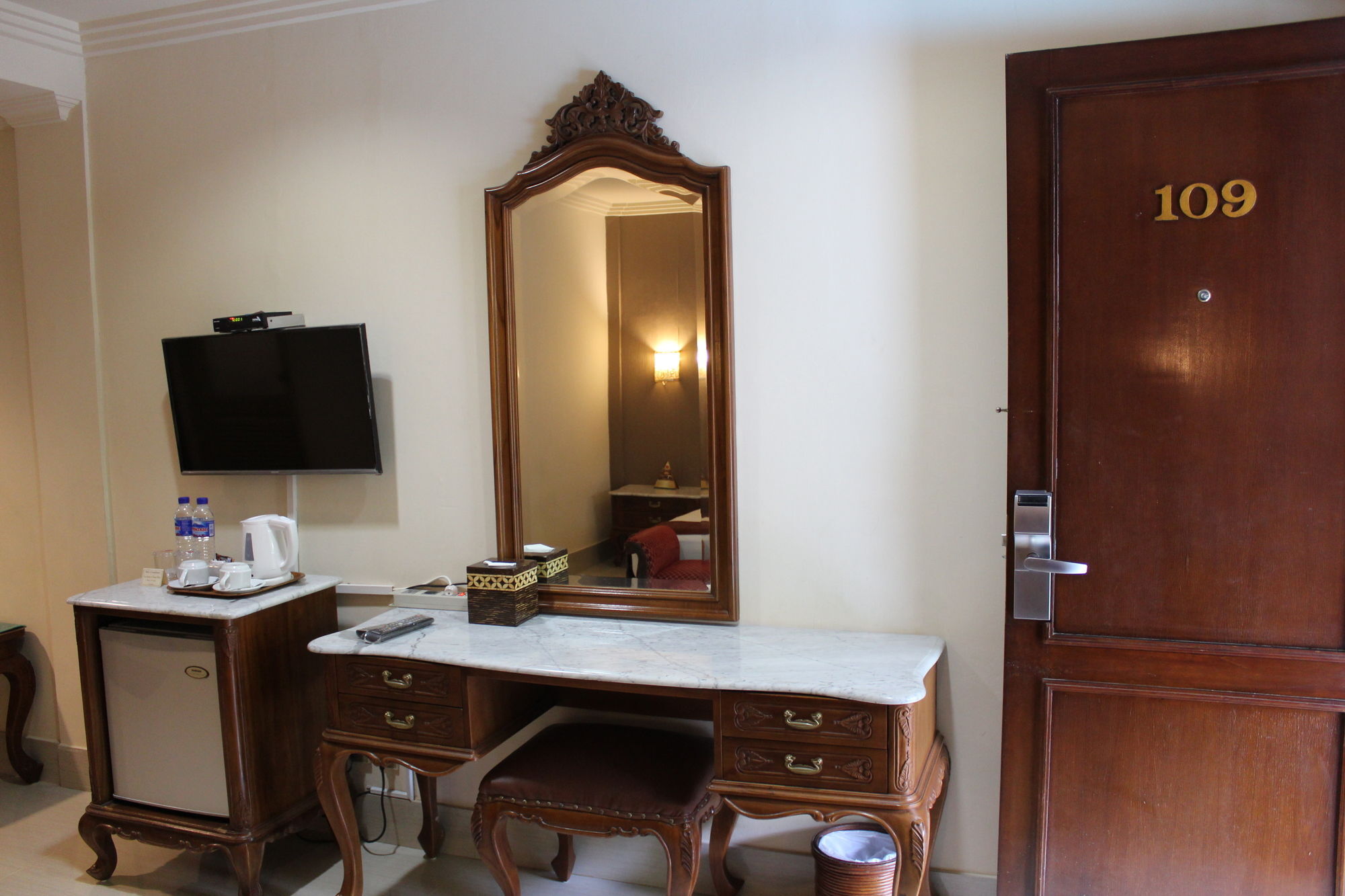 Hotel Indah Palace Джокьякарта Экстерьер фото